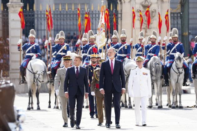 29-09-2026 Madrid Queen Letizia and King Felipe with Emmanuel Macron and Brigitte Macron during the official welcome at the royal palace in Madrid on the 1st day of the 2 day statevisit to Spain. No Spain  Copyright: xPPEx