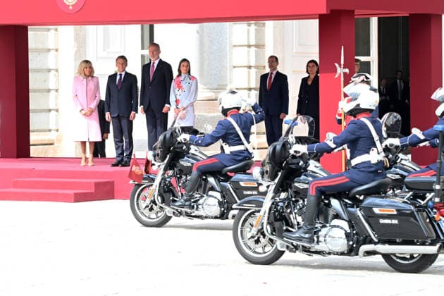 The King and Queen welcome with honors the President of the French Republic, Emmanuel Macron, and First Lady Brigitte Macron. Emmanuel Macron, King Felipe VI, and Queen Letizia during the reception with honors at the Royal Palace on September 29, 2026, in Madrid, Spain. This state visit will serve to highlight and strengthen the ties and bilateral relations between the two countries. ROYALTY José Madrid Madrid Spain Copyright: xJosà xOlivax 7808220