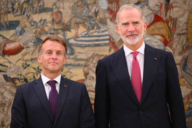 State visit to Spain of French Presidential couple – Lunch At Zarzuela Palace French President Emmanuel Macron and Spanish King Felipe VI pictured after a lunch at Zarzuela Palace in Madrid, Spain on September 29 2026. French Presidential couple pays a two-day state visit to Spain. Photo by Eliot Blondet ABACAPRESS.COM Madrid Spain  Copyright: xBlondetxEliot ABACAx