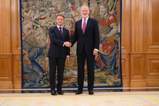 State visit to Spain of French Presidential couple – Lunch At Zarzuela Palace French President Emmanuel Macron and Spanish King Felipe VI pictured after a lunch at Zarzuela Palace in Madrid, Spain on September 29 2026. French Presidential couple pays a two-day state visit to Spain. Photo by Eliot Blondet ABACAPRESS.COM Madrid Spain  Copyright: xBlondetxEliot ABACAx