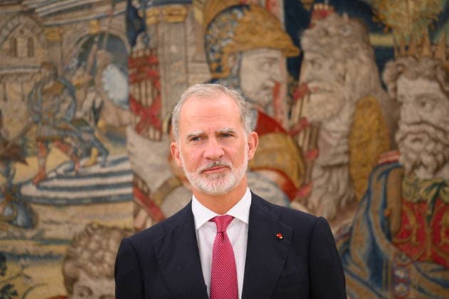 State visit to Spain of French Presidential couple – Lunch At Zarzuela Palace Spanish King Felipe VI pictured after a lunch with French presidential couple at Zarzuela Palace in Madrid, Spain on September 29 2026. French Presidential couple pays a two-day state visit to Spain. Photo by Eliot Blondet ABACAPRESS.COM Madrid Spain  Copyright: xBlondetxEliot ABACAx