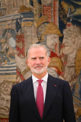 State visit to Spain of French Presidential couple – Lunch At Zarzuela Palace Spanish King Felipe VI pictured after a lunch with French presidential couple at Zarzuela Palace in Madrid, Spain on September 29 2026. French Presidential couple pays a two-day state visit to Spain. Photo by Eliot Blondet ABACAPRESS.COM Madrid Spain  Copyright: xBlondetxEliot ABACAx