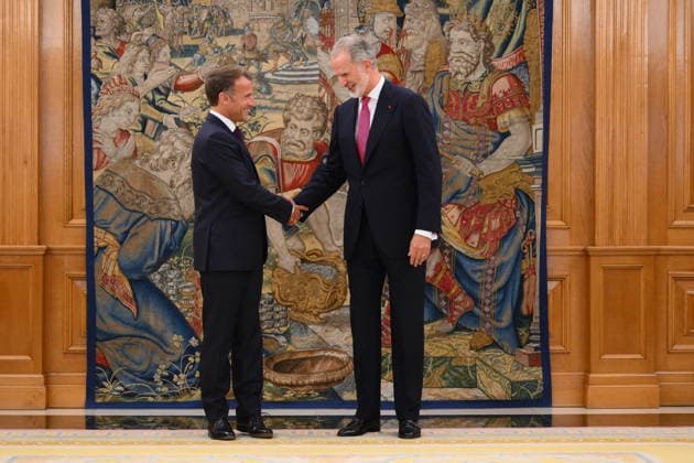 State visit to Spain of French Presidential couple – Lunch At Zarzuela Palace French President Emmanuel Macron and Spanish King Felipe VI pictured after a lunch at Zarzuela Palace in Madrid, Spain on September 29 2026. French Presidential couple pays a two-day state visit to Spain. Photo by Eliot Blondet ABACAPRESS.COM Madrid Spain  Copyright: xBlondetxEliot ABACAx