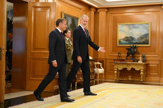 State visit to Spain of French Presidential couple – Lunch At Zarzuela Palace French President Emmanuel Macron and Spanish King Felipe VI pictured after a lunch at Zarzuela Palace in Madrid, Spain on September 29 2026. French Presidential couple pays a two-day state visit to Spain. Photo by Eliot Blondet ABACAPRESS.COM Madrid Spain  Copyright: xBlondetxEliot ABACAx