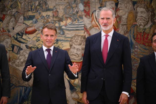 State visit to Spain of French Presidential couple – Lunch At Zarzuela Palace French President Emmanuel Macron and Spanish King Felipe VI pictured after a lunch at Zarzuela Palace in Madrid, Spain on September 29 2026. French Presidential couple pays a two-day state visit to Spain. Photo by Eliot Blondet ABACAPRESS.COM Madrid Spain  Copyright: xBlondetxEliot ABACAx