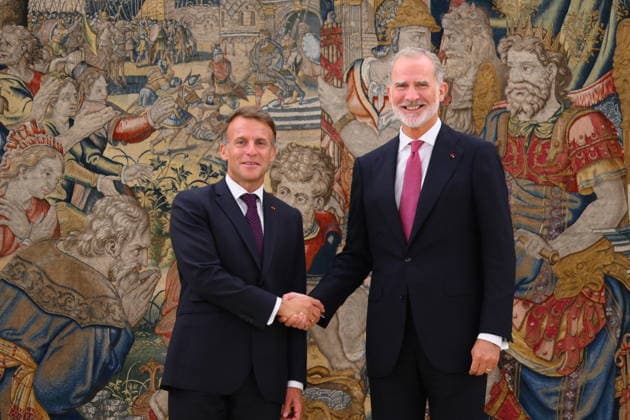 State visit to Spain of French Presidential couple – Lunch At Zarzuela Palace French President Emmanuel Macron and Spanish King Felipe VI pictured after a lunch at Zarzuela Palace in Madrid, Spain on September 29 2026. French Presidential couple pays a two-day state visit to Spain. Photo by Eliot Blondet ABACAPRESS.COM Madrid Spain  Copyright: xBlondetxEliot ABACAx