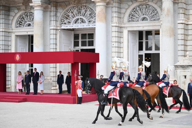 State visit to Spain of French Presidential couple – Lunch At Zarzuela Palace French President Emmanuel Macron and his wife Brigitte Macron and Spanish King Felipe VI with Queen Letizia pictured after a lunch at Zarzuela Palace in Madrid, Spain on September 29 2026. French Presidential couple pays a two-day state visit to Spain. Photo by Eliot Blondet ABACAPRESS.COM Madrid Spain  Copyright: xBlondetxEliot ABACAx
