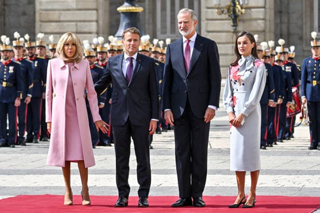 French President Emmanuel Macron and his wife, First Lady Brigitte Macron, are welcomed by King Felipe VI of Spain and Queen Letizia of Spain during an official ceremony at the Royal Palace in Madrid, as part of a state visit to Madrid, Spain, on September 29, 2020 Christian Liewig Bestimage French President Emmanuel Macron and his wife Brigitte Macron are welcomed by King Felipe VI and Queen Letizia of Spain during an official ceremony at the Royal Palace in Madrid as part of a state visit to Madrid, Spain, on September 29, 2026 Madrid, Spain  Copyright: xChristianxLiewigx xBestimagexChristianxLiewigx xBestimagex