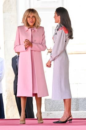 French President Emmanuel Macron and his wife, First Lady Brigitte Macron, are welcomed by King Felipe VI of Spain and Queen Letizia of Spain during an official ceremony at the Royal Palace in Madrid, as part of a state visit to Madrid, Spain, on September 29, 2020 Christian Liewig Bestimage French President Emmanuel Macron and his wife Brigitte Macron are welcomed by King Felipe VI and Queen Letizia of Spain during an official ceremony at the Royal Palace of Madrid as part of a state visit to Madrid, Spain, on September 29, 2026 Madrid, Spain  Copyright: xChristianxLiewigx xBestimagexChristianxLiewigx xBestimagex