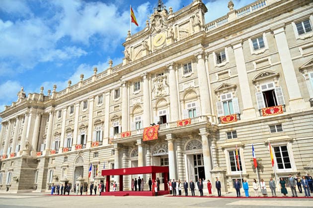French President Emmanuel Macron and his wife, First Lady Brigitte Macron, are welcomed by King Felipe VI of Spain and Queen Letizia of Spain during an official ceremony at the Royal Palace in Madrid, as part of a state visit to Madrid, Spain, on September 29, 2020 Christian Liewig Bestimage French President Emmanuel Macron and his wife Brigitte Macron are welcomed by King Felipe VI and Queen Letizia of Spain at an official ceremony at the Royal Palace of Madrid during a state visit to Madrid, Spain, on September 29, 2026 Madrid, Spain  Copyright: xChristianxLiewigx xBestimagexChristianxLiewigx xBestimagex