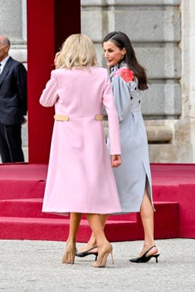 French President Emmanuel Macron and his wife, First Lady Brigitte Macron, are welcomed by King Felipe VI of Spain and Queen Letizia of Spain during an official ceremony at the Royal Palace in Madrid, as part of a state visit to Madrid, Spain, on September 29, 2020 Christian Liewig Bestimage French President Emmanuel Macron and his wife Brigitte Macron are welcomed by King Felipe VI and Queen Letizia of Spain at an official ceremony at the Royal Palace of Madrid during a state visit to Madrid, Spain, on September 29, 2026 Madrid, Spain  Copyright: xChristianxLiewigx xBestimagexChristianxLiewigx xBestimagex