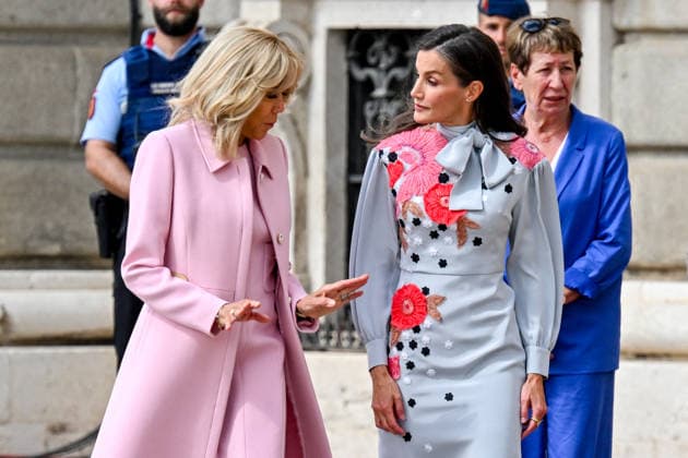 French President Emmanuel Macron and his wife, First Lady Brigitte Macron, are welcomed by King Felipe VI of Spain and Queen Letizia of Spain during an official ceremony at the Royal Palace in Madrid, as part of a state visit to Madrid, Spain, on September 29, 2020 Christian Liewig Bestimage French President Emmanuel Macron and his wife Brigitte Macron are welcomed by King Felipe VI and Queen Letizia of Spain at an official ceremony at the Royal Palace of Madrid during a state visit to Madrid, Spain, on September 29, 2026 Madrid, Spain  Copyright: xChristianxLiewigx xBestimagexChristianxLiewigx xBestimagex