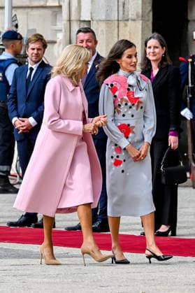 French President Emmanuel Macron and his wife, First Lady Brigitte Macron, are welcomed by King Felipe VI of Spain and Queen Letizia of Spain during an official ceremony at the Royal Palace in Madrid, as part of a state visit to Madrid, Spain, on September 29, 2020 Christian Liewig Bestimage French President Emmanuel Macron and his wife Brigitte Macron are welcomed by King Felipe VI and Queen Letizia of Spain at an official ceremony at the Royal Palace of Madrid during a state visit to Madrid, Spain, on September 29, 2026 Madrid, Spain  Copyright: xChristianxLiewigx xBestimagexChristianxLiewigx xBestimagex