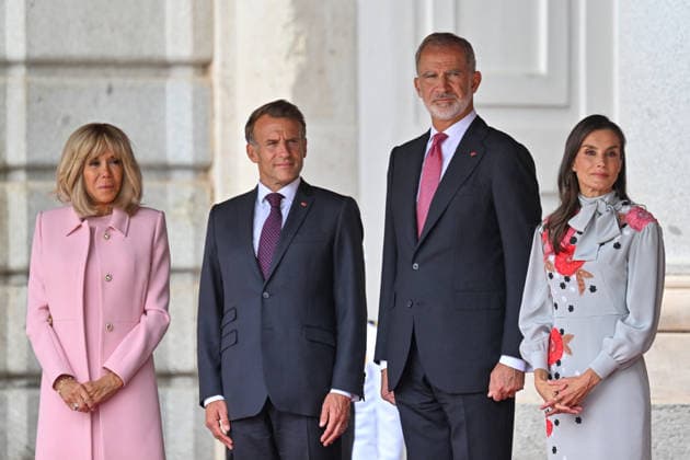 French President Emmanuel Macron and his wife, First Lady Brigitte Macron, are welcomed by King Felipe VI of Spain and Queen Letizia of Spain during an official ceremony at the Royal Palace in Madrid, as part of a state visit to Madrid, Spain, on September 29, 2020 Christian Liewig Bestimage French President Emmanuel Macron and his wife Brigitte Macron are welcomed by King Felipe VI of Spain and Queen Letizia at an official ceremony at the Royal Palace in Madrid during a state visit to Madrid, Spain, on September 29, 2026 Madrid, Spain  Copyright: xChristianxLiewigx xBestimagexChristianxLiewigx xBestimagex