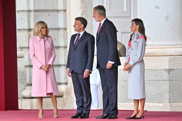 French President Emmanuel Macron and his wife, First Lady Brigitte Macron, are welcomed by King Felipe VI of Spain and Queen Letizia of Spain during an official ceremony at the Royal Palace in Madrid, as part of a state visit to Madrid, Spain, on September 29, 2020 Christian Liewig Bestimage French President Emmanuel Macron and his wife Brigitte Macron are welcomed by King Felipe VI of Spain and Queen Letizia at an official ceremony at the Royal Palace in Madrid during a state visit to Madrid, Spain, on September 29, 2026 Madrid, Spain  Copyright: xChristianxLiewigx xBestimagexChristianxLiewigx xBestimagex