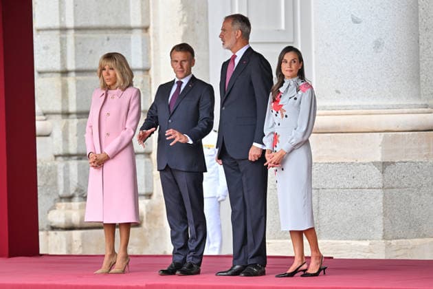French President Emmanuel Macron and his wife, First Lady Brigitte Macron, are welcomed by King Felipe VI of Spain and Queen Letizia of Spain during an official ceremony at the Royal Palace in Madrid, as part of a state visit to Madrid, Spain, on September 29, 2020 Christian Liewig Bestimage French President Emmanuel Macron and his wife Brigitte Macron are welcomed by King Felipe VI of Spain and Queen Letizia at an official ceremony at the Royal Palace in Madrid during a state visit to Madrid, Spain, on September 29, 2026 Madrid, Spain  Copyright: xChristianxLiewigx xBestimagexChristianxLiewigx xBestimagex