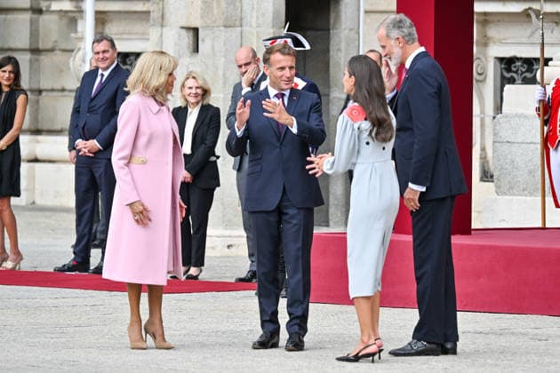 French President Emmanuel Macron and his wife, First Lady Brigitte Macron, are welcomed by King Felipe VI of Spain and Queen Letizia of Spain during an official ceremony at the Royal Palace in Madrid, as part of a state visit to Madrid, Spain, on September 29, 2020 Christian Liewig Bestimage French President Emmanuel Macron and his wife Brigitte Macron are welcomed by King Felipe VI of Spain and Queen Letizia at an official ceremony at the Royal Palace in Madrid during a state visit to Madrid, Spain, on September 29, 2026 Madrid, Spain  Copyright: xChristianxLiewigx xBestimagexChristianxLiewigx xBestimagex