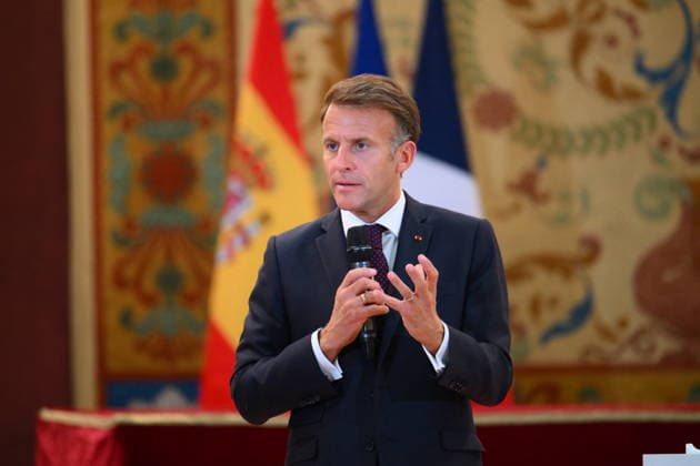 State visit to Spain of French Presidential couple – Meeting with students French President Emmanuel Macron pictured during meeting on « Democracy, youth and social networks : meeting the challenges of digital technology » in Madrid, Spain on September 29 2026. French Presidential couple pays a two-day state visit to Spain. Photo by Eliot Blondet ABACAPRESS.COM Madrid Spain  Copyright: xBlondetxEliot ABACAx