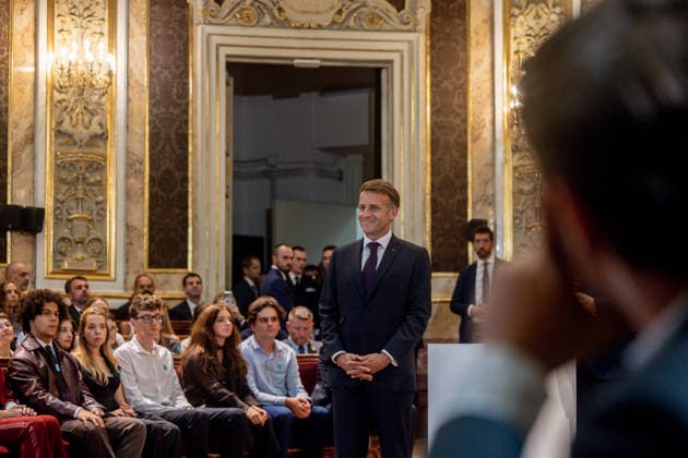 Macron Participates in a Dialogue on Democracy in Europe at the Complutense University of Madrid The President of the French Republic, Emmanuel Macron, during the event Democracy in Europe in the Digital Age, on September 29, 2026, in Madrid, Spain. Macron arrives in Madrid to begin a two-day state visit. This is a trip of great institutional significance, as it is the French president’s first state visit to Spain since taking office, coinciding with the final stretch of his term, which ends in 2027. SEPTEMBER 29, 2026 Madrid, Spain Copyright: xRicardoxRubiox 7808783