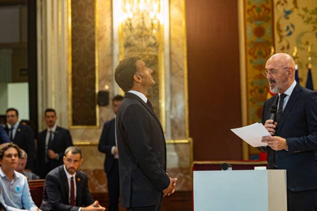 Macron participates in a dialogue on democracy in Europe at the Complutense University of Madrid. The President of the French Republic, Emmanuel Macron (left), and the rector of the UCM, Joaquín Goyache Goni (right), during the event Democracy in Europe in the Digital Age, on September 29, 2026, in Madrid, Spain. Macron arrives in Madrid to begin a two-day state visit. This is a trip of great institutional significance, as it is the French president’s first state visit to Spain since taking office, coinciding with the final stretch of his term, which ends in 2027. SEPTEMBER 29, 2026 Madrid, Spain  Copyright: xRicardoxRubiox 7808801