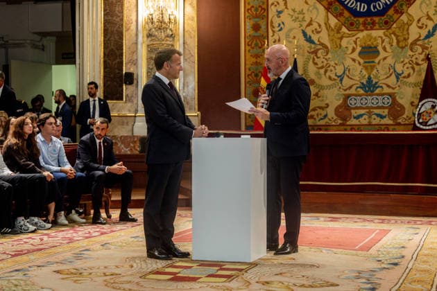 Macron participates in a dialogue on democracy in Europe at the Complutense University of Madrid. The President of the French Republic, Emmanuel Macron (left), and the rector of the UCM, Joaquín Goyache Goni (right), during the event Democracy in Europe in the Digital Age, on September 29, 2026, in Madrid, Spain. Macron arrives in Madrid to begin a two-day state visit. This is a trip of great institutional significance, as it is the French president’s first state visit to Spain since taking office, coinciding with the final stretch of his term, which ends in 2027. SEPTEMBER 29, 2026 Madrid, Spain  Copyright: xRicardoxRubiox 7808802