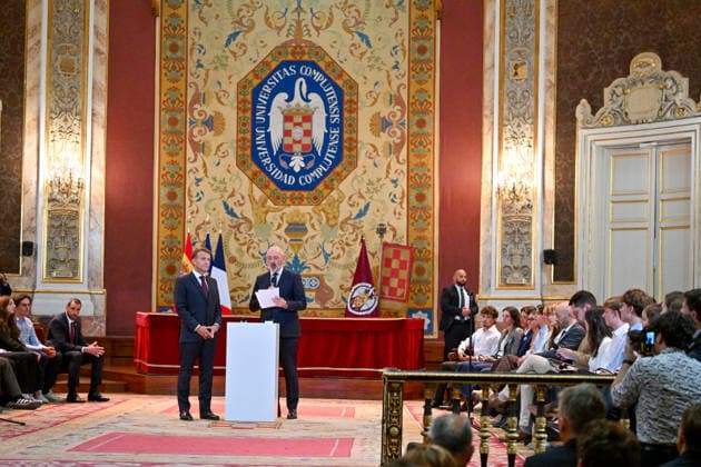 French President Emmanuel Macron delivers a speech to students at a conference titled Democracy, Youth, and Social Media: Meeting the Challenges of the Digital Age at the Complutense University of Madrid, Spain, on September 29, 2026. The French president is on a two-day official visit to Spain. Christian Liewig Bestimage French President Emmanuel Macron delivers a speech to students during a Democracy, youth and social networks: meeting the challenges of digital technology at Madrid’s Complutense University on September 29, 2026. French President Emmanuel Macron is on a two-day official visit to Spain. Madrid, Spain  Copyright: xChristianxLiewigx xBestimagexChristianxLiewigx xBestimagex