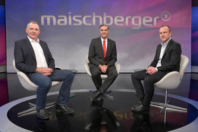 Jan van Aken, Frederik Pleitgen, and Peter R. Neumann on the ARD talk show *maischberger* at the Adlershof studio in Berlin, September 29, 2026 Foto:xM.xBehrensx xFuturexImagex maischberger2909_6934