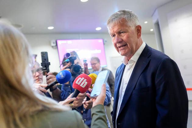 Epstein Hearing Begins in the Storting, Oslo, September 30, 2026. Erik Solheim is present at an open hearing of the Storting’s Control and Constitution Committee regarding practices at the Ministry of Foreign Affairs and Jeffrey Epstein’s network in Norway. Photo: Heiko Junge, NTB, Oslo, Norway OezOJiPJ75U EDITORIAL USE ONLY Ref BNC POLOezOJiPJ75U jpg Copyright: xHeikoxJungex xNTBx