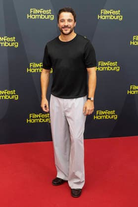 ABB FILMFEST: Kostja Ullmann walks the red carpet at the premiere of the film *The Third Wedding* at FilmFest Hamburg 2026 at the Cinemaxx Dammtor theater in Hamburg on September 29, 2026, Hamburg, Germany