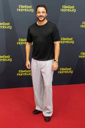 ABB FILMFEST: Kostja Ullmann walks the red carpet at the premiere of the film *Die dritte Hochzeit* at FilmFest Hamburg 2026 at the Cinemaxx Dammtor theater in Hamburg on September 29, 2026, Hamburg, Germany