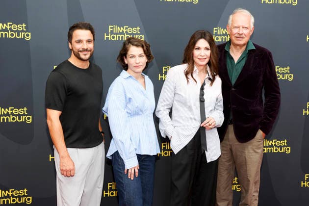 ABB FILMFEST: Kostja Ullmann, Henriette Confurius, Iris Berben, and Axel Milberg walk the red carpet at the premiere of the film *Die dritte Hochzeit* at FilmFest Hamburg 2026 at the Cinemaxx Dammtor theater in Hamburg on September 29, 2026, Hamburg, Germany