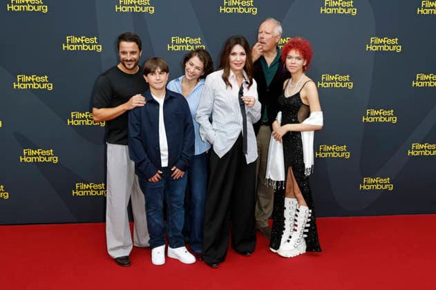 Kostja Ullmann, Kilian Kasa, Henriette Confurius, Iris Berben, Axel Milberg, and Mik Mia Stieber at the premiere of the ZDF TV movie *Die dritte Hochzeit* at the 34th Filmfest Hamburg 2026 at Cinemaxx Dammtor in Hamburg, June 29, 2026 Foto:xC.xTamckex xFuturexImagex hochzeit_6947