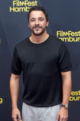 Kostja Ullmann at the premiere of the ZDF TV movie *Die dritte Hochzeit* at the 34th Filmfest Hamburg 2026 at Cinemaxx Dammtor in Hamburg, September 29, 2026 Foto:xC.xNiehausx xFuturexImagex hochzeit_6981