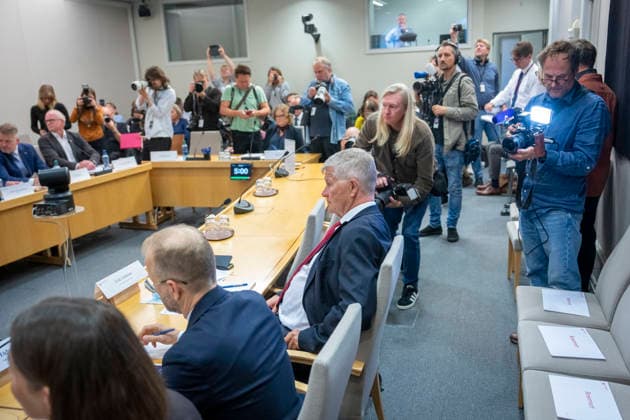 Epstein Hearing Begins in the Storting, Oslo, September 30, 2026 Former Minister of Climate and the Environment and Minister of Development Erik Solheim and Heikki Holmas during the Storting’s Control and Constitutional Committee’s public hearing on practices at the Ministry of Foreign Affairs and Jeffrey Epstein’s network in Norway Photo: Heiko Junge, NTB, Oslo,  Copyright: xHeikoxJungex xNTBx