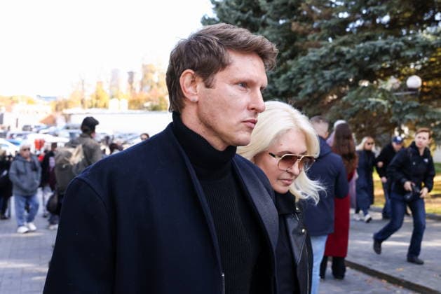 RUSSIA, MOSCOW - SEPTEMBER 30, 2026: Actor and singer Aleksey Elistratov attends a farewell ceremony for music critic Sergei Sosedov at Troyekurovskoye Cemetery. Sosedov died in an accident in the Republic of Sakha (Yakutia) on September 23, at the age of 59 Moscow Russia - ZUMAt113 20260930_zaa_t113_032 Copyright: xArtyomxGeodakyanx
