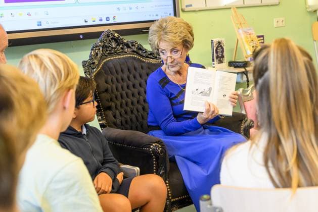 Apeldoorn, The Netherlands, 2026-09-30 08:42:31 APELDOORN , 30-09-2026, KBS Hertog van Gelre Princess Margriet reads aloud during Children s Book Week at KBS Hertog van Gelre in Apeldoorn. After the opening of Children s Book Week, Princess Margriet reads to the pupils of group 6B. The theme of Children s Book Week is Spotlight on! . KBS Hertog van Gelre has approximately 370 pupils, divided into 16 groups. PHOTO: NLBeeld Patrick van Emst Credit: NL Beeld Patrick van Emst Copyright: xx x