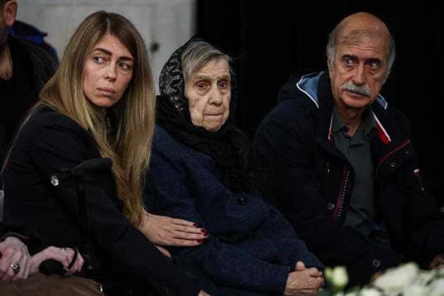 RUSSIA, MOSCOW - SEPTEMBER 30, 2026: Music critic Sergei Sosedov s mother is seen during her son s farewell ceremony at Troyekurovskoye Cemetery. Sosedov died in an accident in the Republic of Sakha (Yakutia) on September 23, at the age of 59 Moscow Russia  - ZUMAt113 20260930_zaa_t113_039 Copyright: xArtyomxGeodakyanx