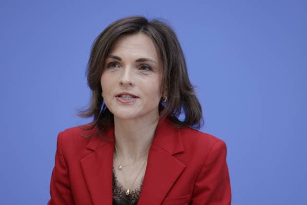 Minister of State Elisabeth Kaiser, Member of the Bundestag, Federal Government Commissioner for Eastern Germany, Germany, Berlin, Federal Press Conference, Topic: Report by the Federal Government Commissioner for Eastern Germany