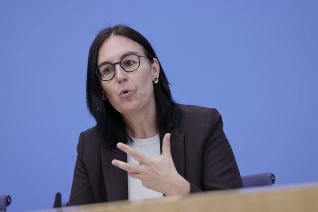 Prof. Dr. Marion Reiser, Institute for Political Science and KomRex Center for Research on Right-Wing Extremism, Democracy Education, and Social Integration, Friedrich Schiller University of Jena, Germany; Berlin, Federal Press Conference; Topic: Report by the Federal Government Commissioner for Eastern Germany