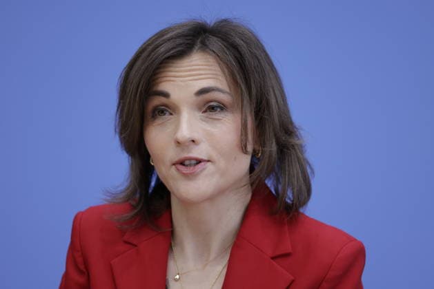 Minister of State Elisabeth Kaiser, Member of the Bundestag, Federal Government Commissioner for Eastern Germany, Germany, Berlin, Federal Press Conference, Topic: Report by the Federal Government Commissioner for Eastern Germany