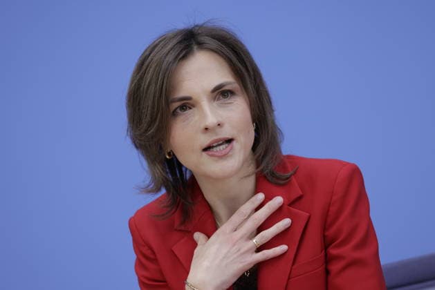 Minister of State Elisabeth Kaiser, Member of the Bundestag, Federal Government Commissioner for Eastern Germany, Germany, Berlin, Federal Press Conference, Topic: Report by the Federal Government Commissioner for Eastern Germany
