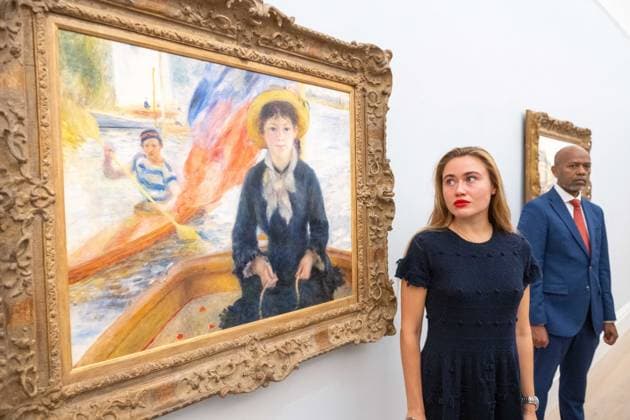 September 30, 2026, London, England, United Kingdom: Pierre-Auguste Renoir En Canot (Jeune fille a la barque), estimated at around USD 25-30 million, is seen with a staff member during a media preview of the Blaquier-Arrieta Collection at Sotheby s in London, Britain, September 30, 2026. The collection of 12 largely unseen Impressionist and Modern works will be offered at auction in New York in November. London United Kingdom  - ZUMAk172 20260930_zip_k172_013 Copyright: xThomasxKrychx