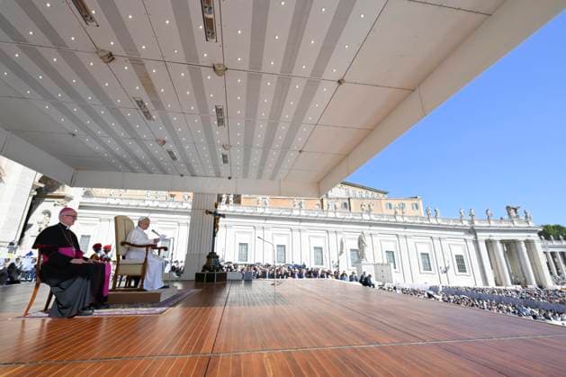 ITALY - WEEKLY GENERAL AUDIENCE - VATICAN-2026 9 30 Italy, Rome, Vatican, 2026 9 30 Pope Leo XIV during the weekly general audience at St Peter s Square in The Vatican . EDITORIAL USE ONLY - NO BOOKS Copyright: xVATICANxMEDIA xCatholicxPressxPhotox
