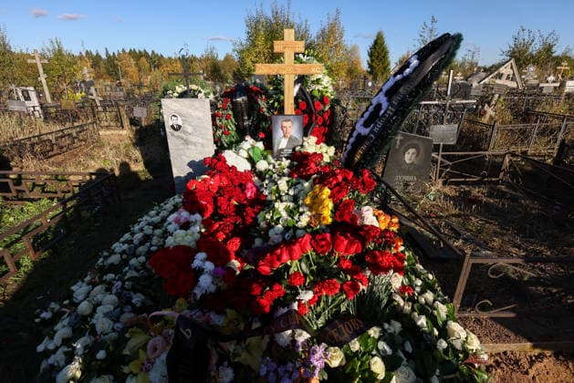 RUSSIA, MOSCOW - SEPTEMBER 30, 2026: Music critic Sergei Sosedov’s grave is seen at Perepechinskoye Cemetery. Sosedov died in an accident in the Republic of Sakha (Yakutia) on September 23, at the age of 59. Artyom Geodakyan TASS  98576709