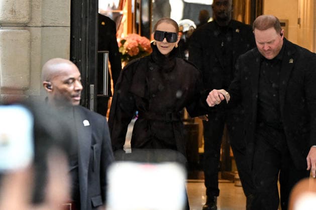 Celine Dion Leaves Royal Monceau - Paris Celine Dion spend time with fans before going to the venue, hotel Royal Monceau in Paris, France on September 30, 2026. Photo by Lionel Urman ABACAPRESS.COM Paris France  Copyright: xUrmanxLionel ABACAx