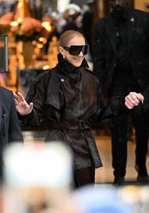 Celine Dion Leaves Royal Monceau - Paris Celine Dion spend time with fans before going to the venue, hotel Royal Monceau in Paris, France on September 30, 2026. Photo by Lionel Urman ABACAPRESS.COM Paris France  Copyright: xUrmanxLionel ABACAx
