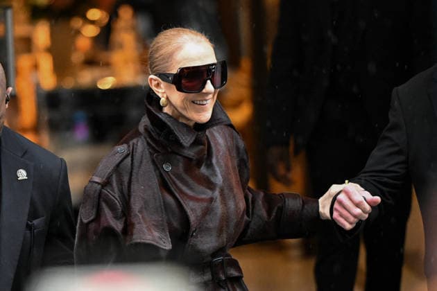 Celine Dion Leaves Royal Monceau - Paris Celine Dion spend time with fans before going to the venue, hotel Royal Monceau in Paris, France on September 30, 2026. Photo by Lionel Urman ABACAPRESS.COM Paris France  Copyright: xUrmanxLionel ABACAx