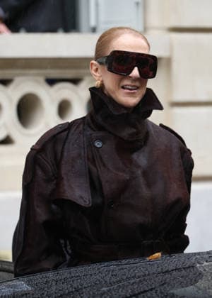 Céline Dion greets her fans in the rain as she leaves the Royal Monceau Hotel in Paris, before heading to the Paris La Défense Arena to continue her concert series, September 30, 2026 Denis Guigenbourg Bestimage Céline Dion greets fans in the rain as she leaves the Royal Monceau Hotel in Paris, before heading to the Paris La Défense Arena to continue her concert series on September 30, 2026 Paris, France Copyright: xDenisxGuignebourgx xBestimagexDenisxGuignebourgx xBestimagex