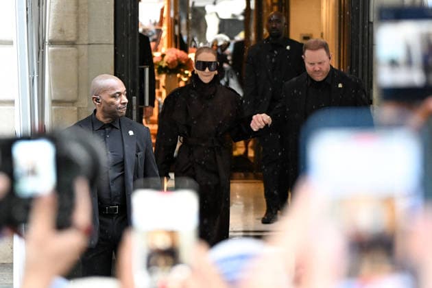 Céline Dion spent some time with her fans at the Royal Monceau Hotel in Paris, France, before heading to the event venue. Céline Dion spends time with fans before going to the venue, the Royal Monceau Hotel in Paris, France 460074 September 30, 2026 PARIS France Copyright: xL.Urmanx xStarfacex STAR_460074_005