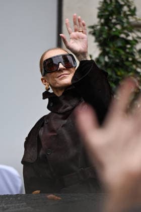 Céline Dion spent some time with her fans at the Royal Monceau Hotel in Paris, France, before heading to the event venue. Céline Dion spends time with fans before going to the venue, the Royal Monceau Hotel in Paris, France 460074 September 30, 2026 PARIS France Copyright: xL.Urmanx xStarfacex STAR_460074_017